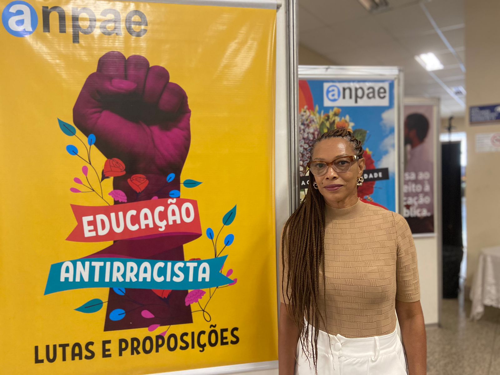 Em evento nacional, professora Vitalina apresenta pesquisa que discute políticas e administração da educação